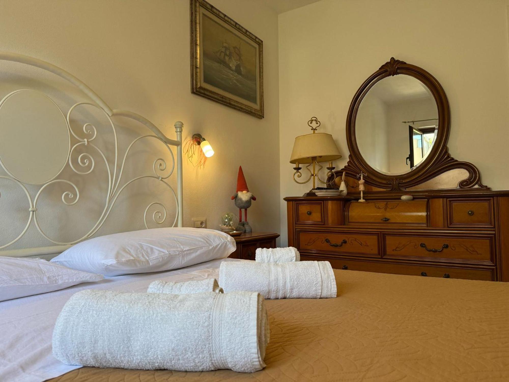 The Refuge Apartment Porto Torres Exteriör bild