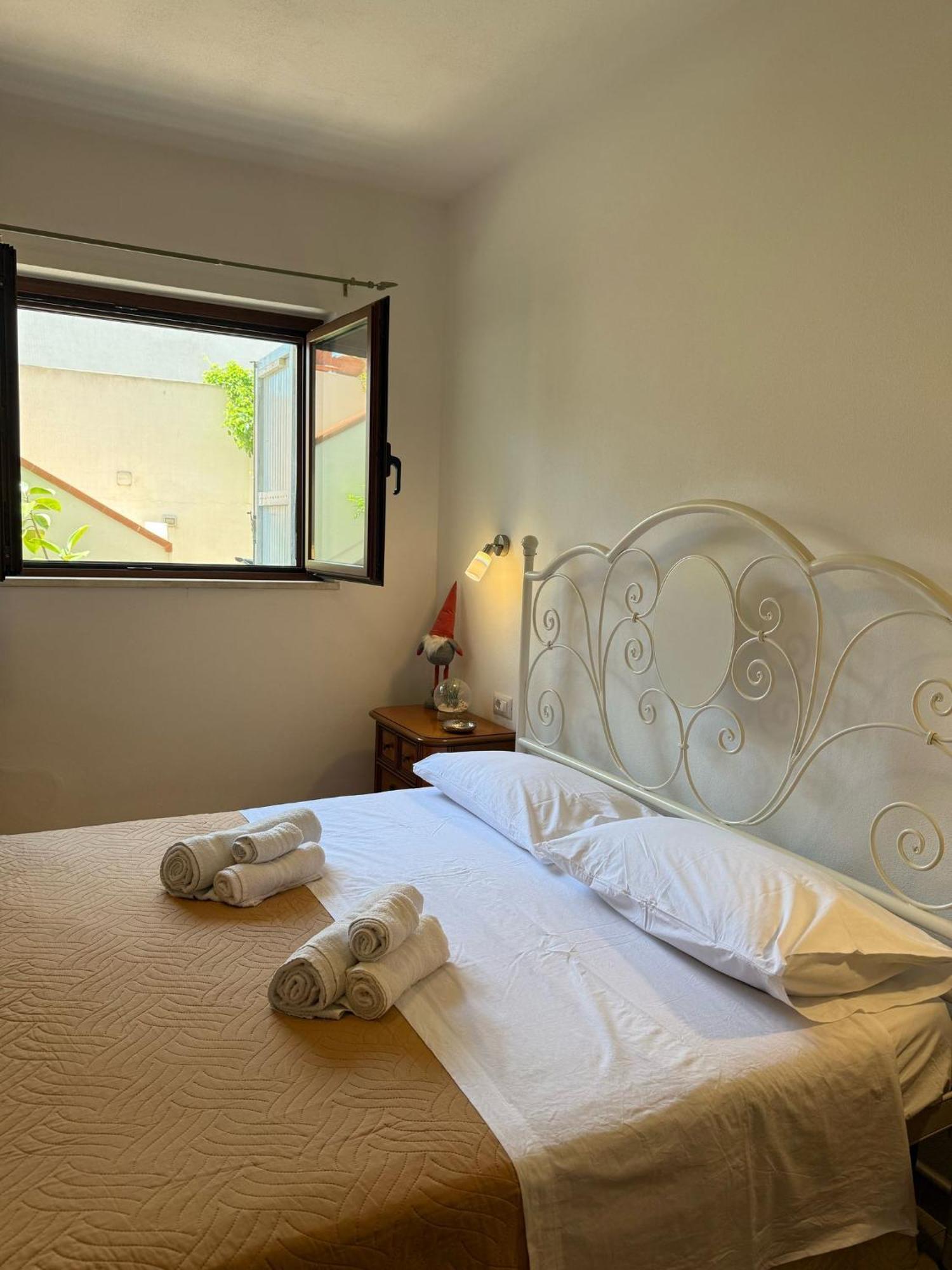 The Refuge Apartment Porto Torres Exteriör bild